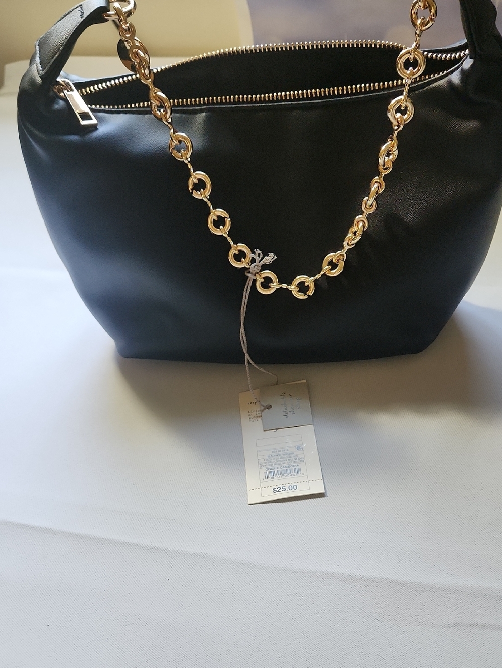 Universal Thread Black Shoulder Bag with Gold Chain Accent